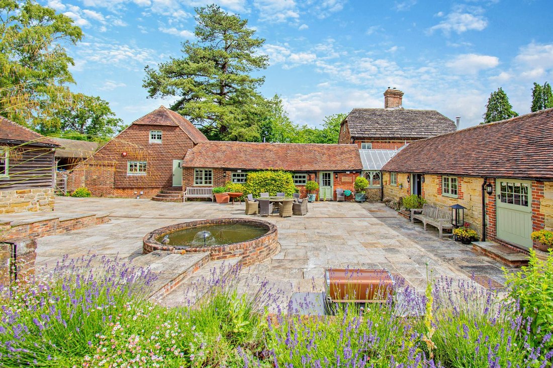House in Bolney, England 1 - 16720761