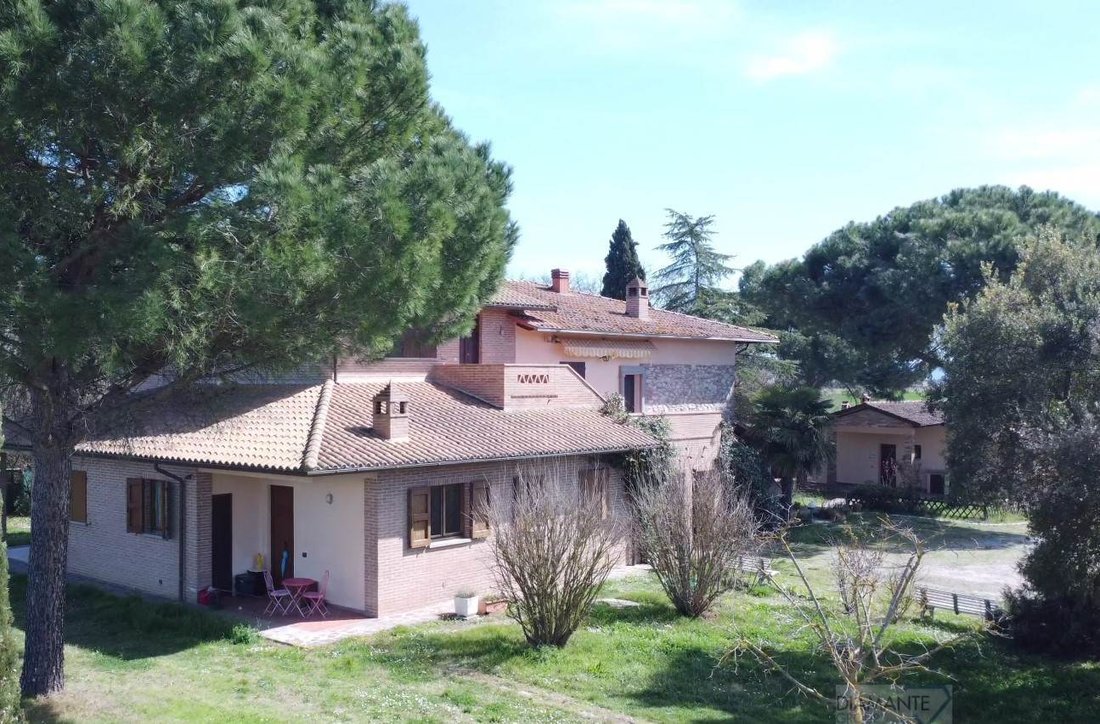 Castiglione del Lago, Umbria, Italy 3 - 16725174
