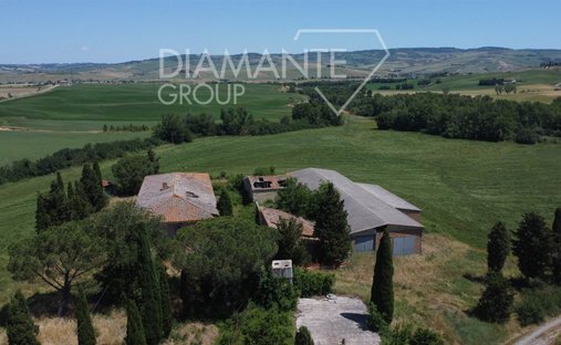 Castle for Sale in Castiglione d'Orcia, Tuscany, Italy