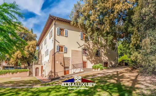 Castle for Sale in Molino d'Egola, Tuscany, Italy
