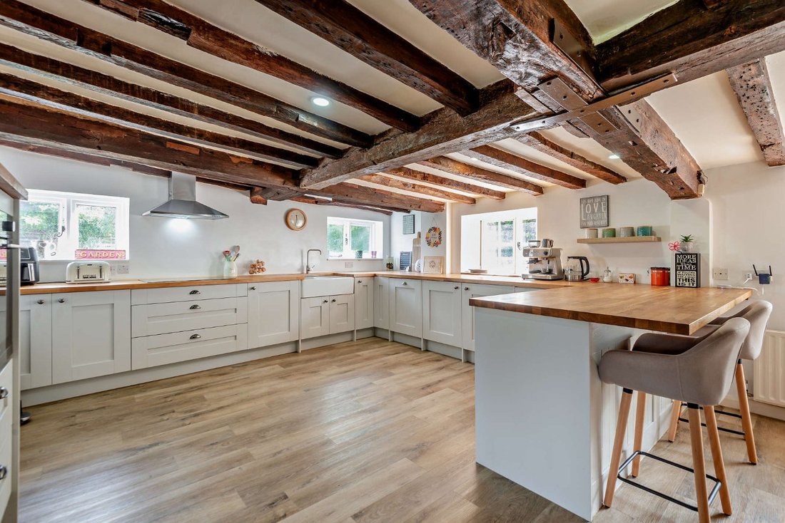 House in Okehurst, Billingshurst, England 5 - 16720776