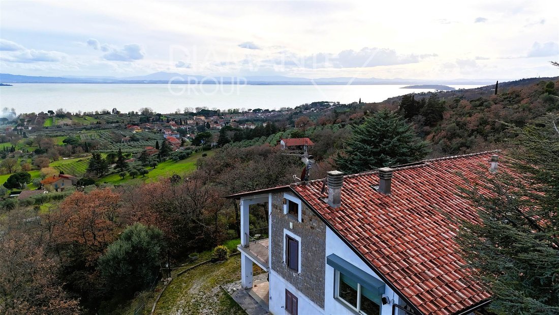 Villa in Passignano sul Trasimeno, Umbria, Italy 1 - 16724817