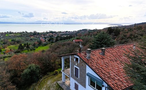 Villa in Passignano sul Trasimeno, Umbria, Italy 1