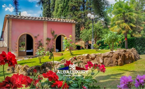 Castle for Sale in Casa Vannini, Tuscany, Italy