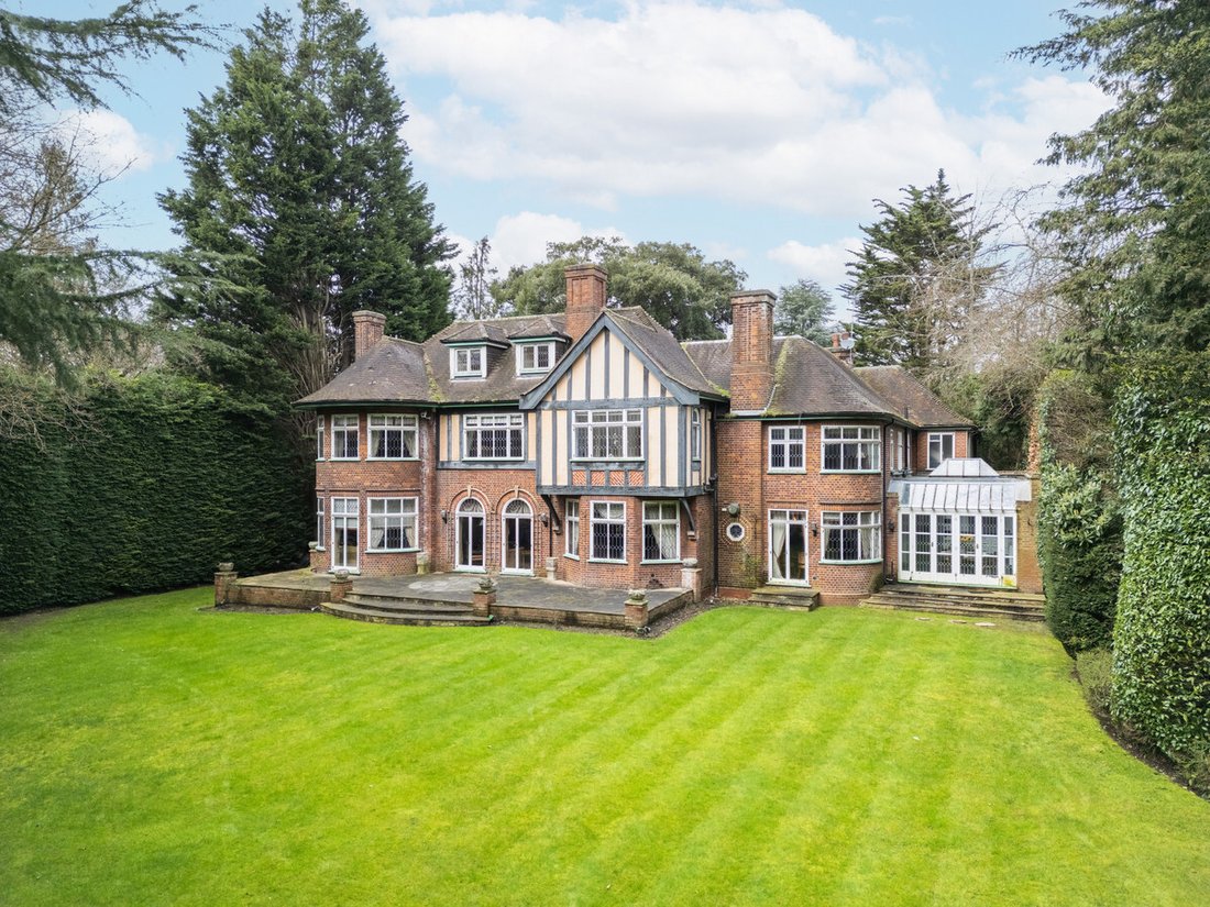 House in Woodcock Hill, Three Rivers, England 1 - 16701979
