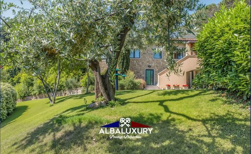 Millennial Castle In The Hills Of Arezzo