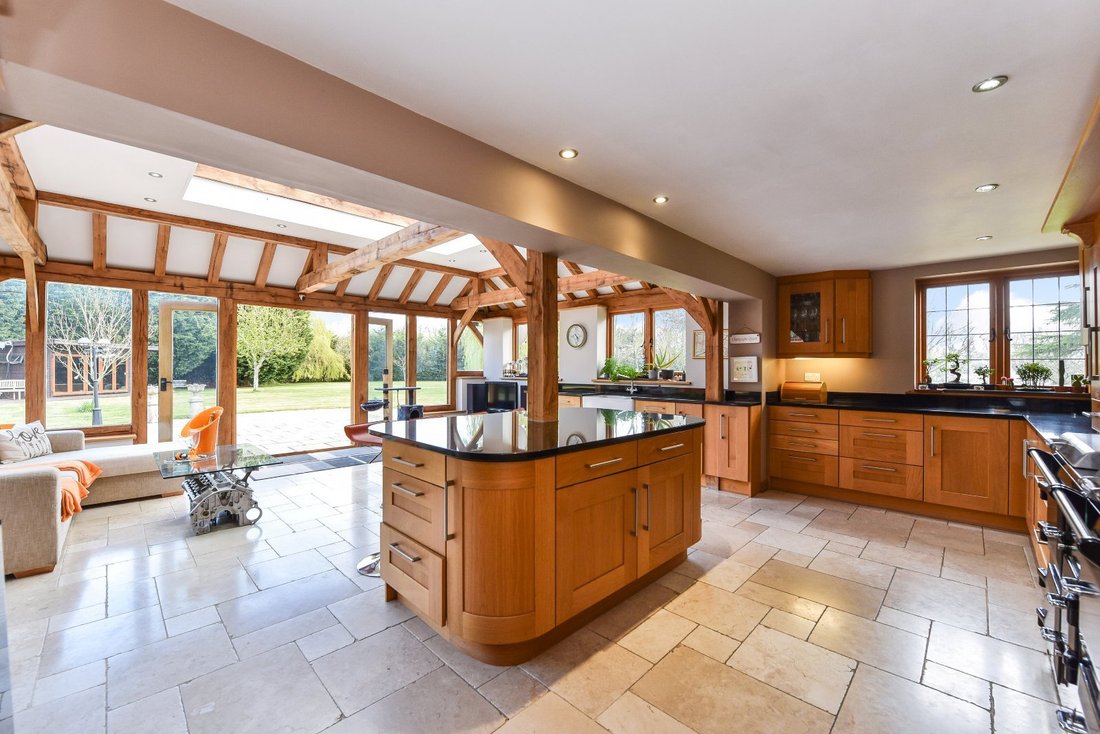 House in Billingshurst, England 4 - 16720663