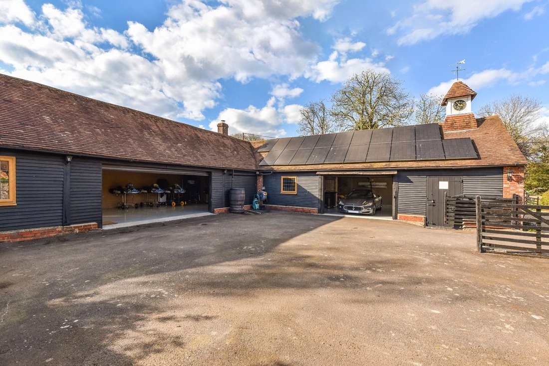 House in Billingshurst, England 3 - 16720663