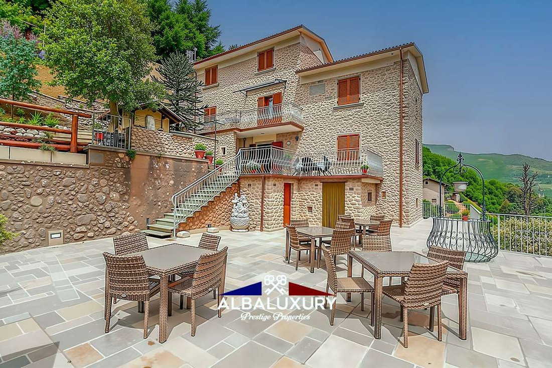 Villa in Fabbriche di Vergemoli, Tuscany, Italy 2 - 16726169