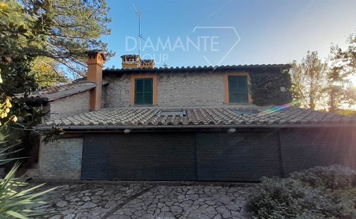 Castle for Sale in Montefalco, Umbria, Italy