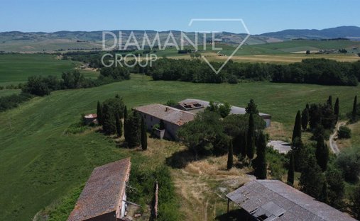 Castle for Sale in Castiglione d'Orcia, Tuscany, Italy