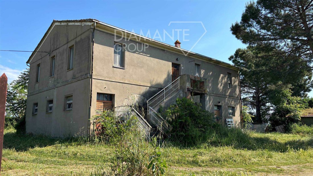 Farm Ranch in Castiglione del Lago, Umbria, Italy 2 - 16725051