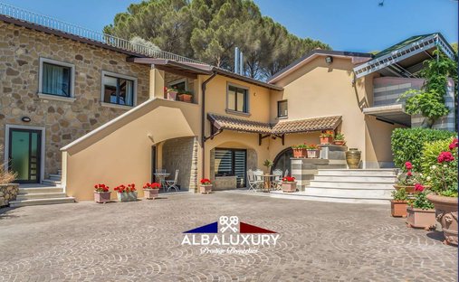 Millennial Castle In The Hills Of Arezzo