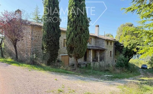 Farm Ranch in Gubbio, Umbria, Italy 1