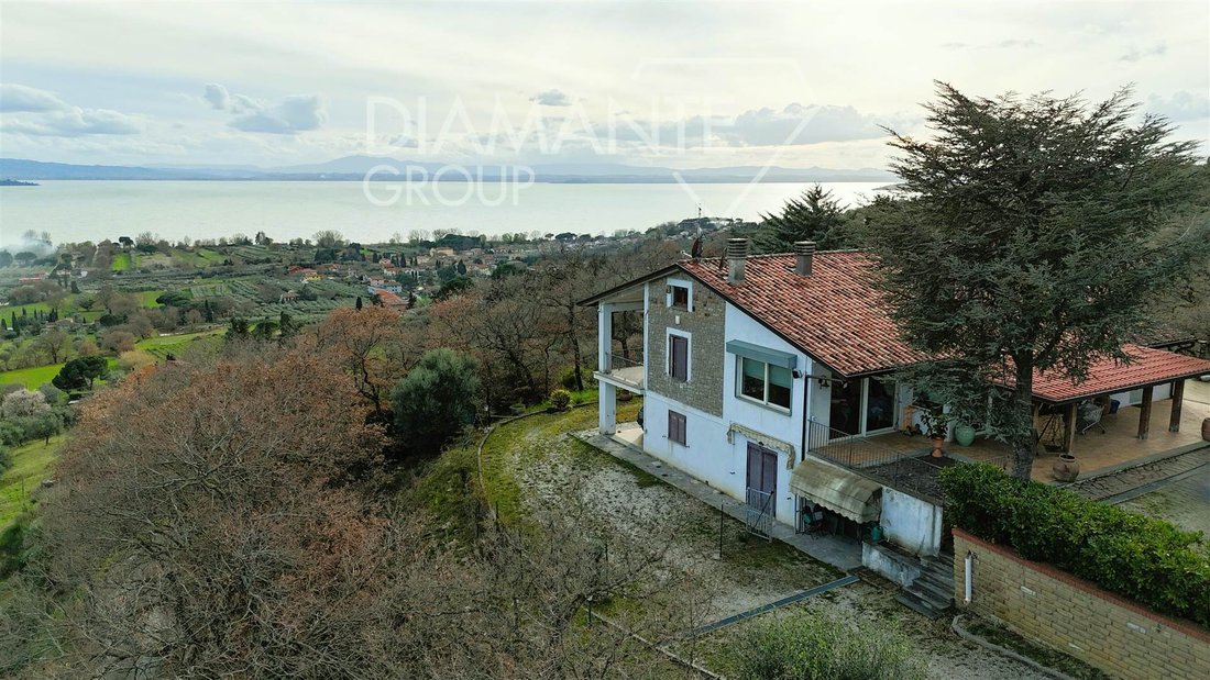 Villa in Passignano sul Trasimeno, Umbria, Italy 2 - 16724817