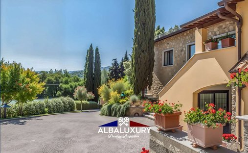 Millennial Castle In The Hills Of Arezzo