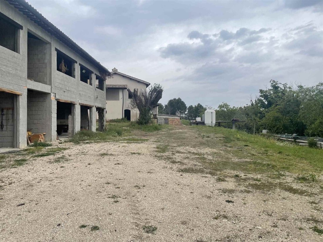 Farm Ranch in Spoleto, Umbria, Italy 2 - 16722989
