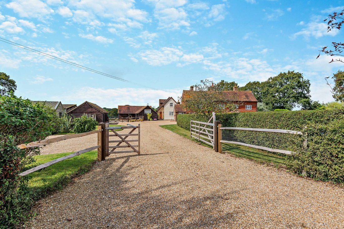 House in Horsham, England 2 - 16720722