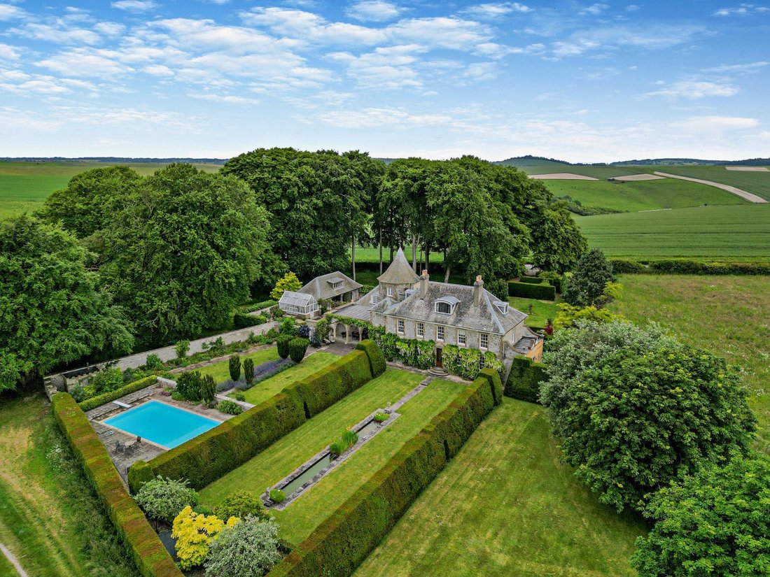 House in Mere, England 1 - 16720742