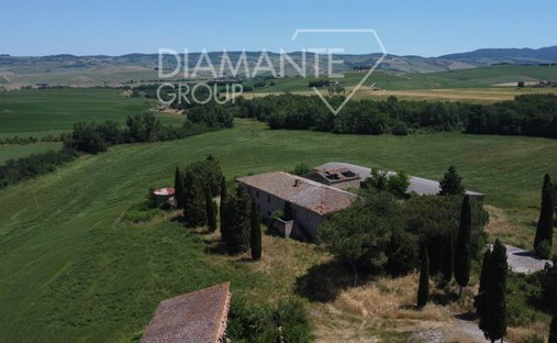 Castle for Sale in Castiglione d'Orcia, Tuscany, Italy
