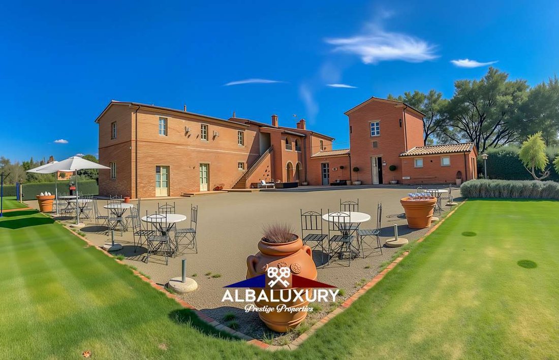 Villa in Foiano della Chiana, Tuscany, Italy 2 - 16725836