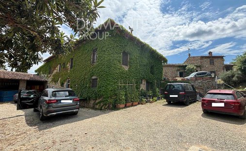 Castle for Sale in San Casciano In Val di Pesa, Tuscany, Italy