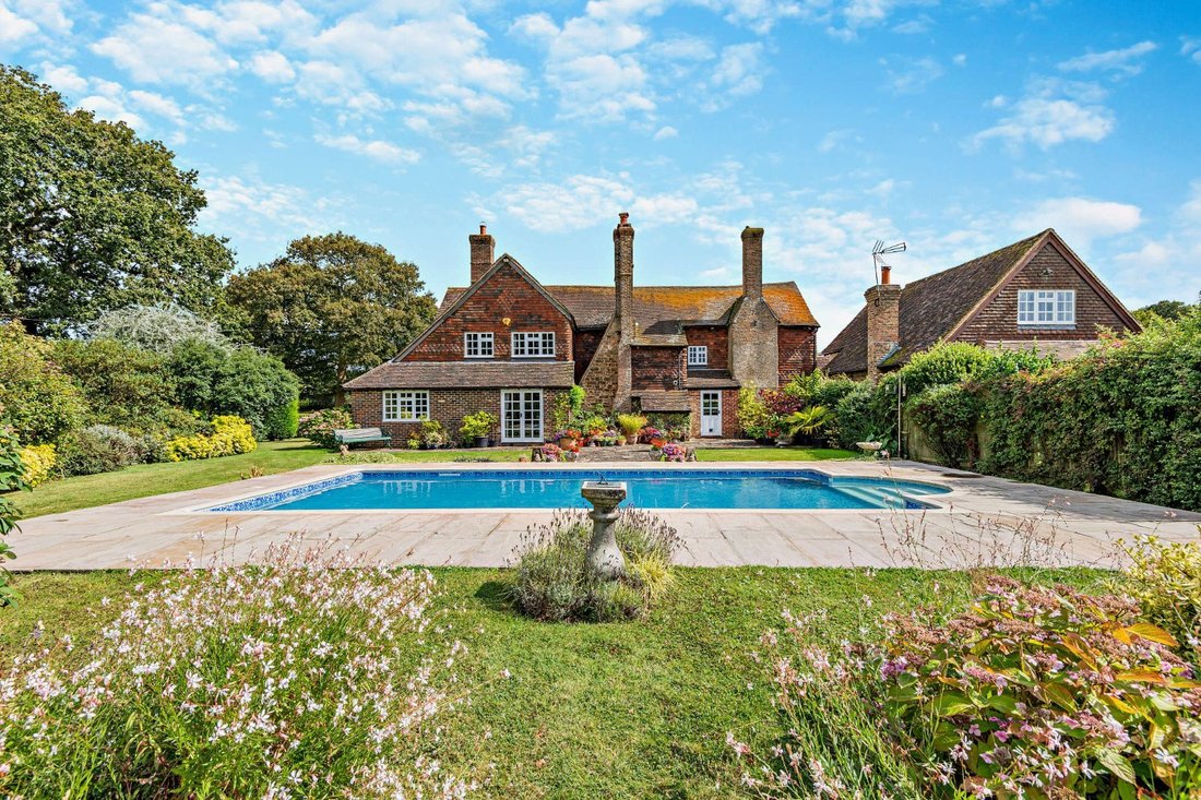 House in Horsham, England 5 - 16720722