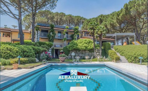 Millennial Castle In The Hills Of Arezzo