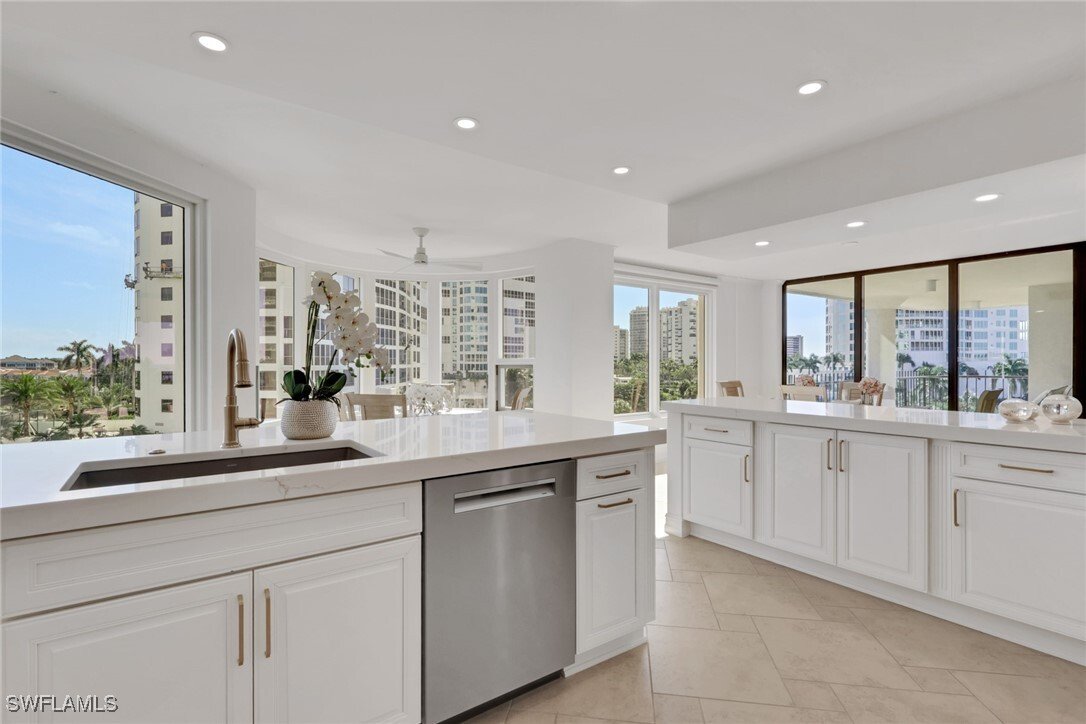 Condo in Naples, Florida, United States 5 - 16702685