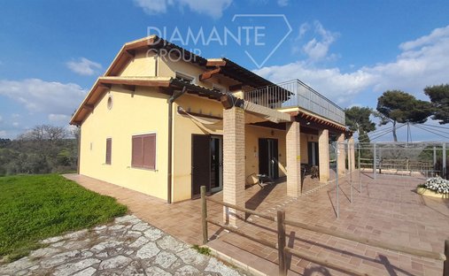 Farm Ranch in Magliano in Toscana, Tuscany, Italy 1