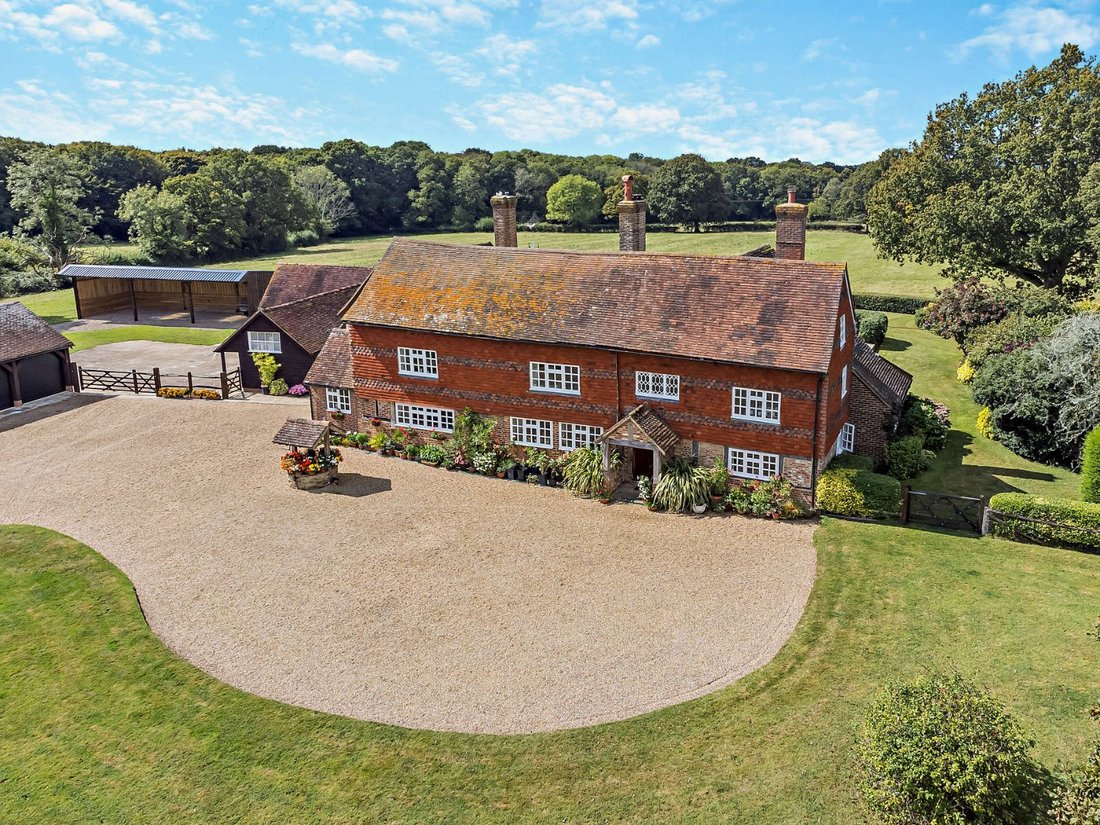 House in Horsham, England 1 - 16720722