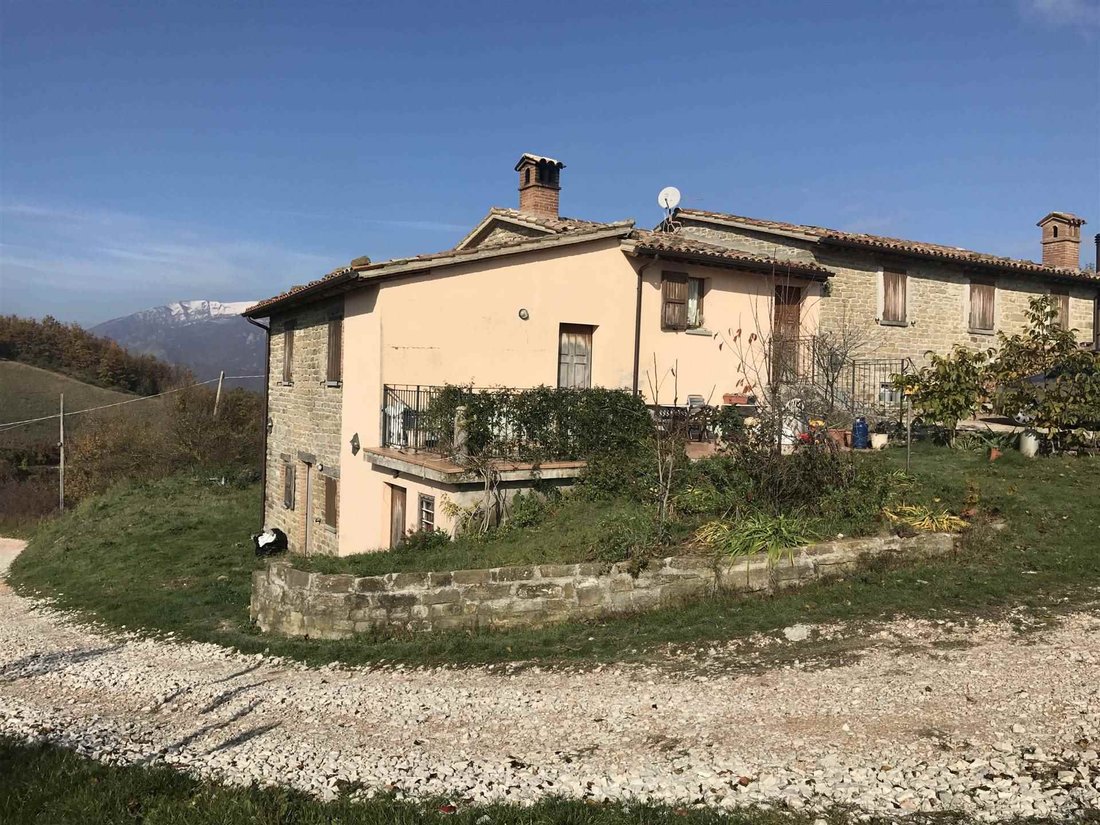 Farm Ranch in Cantiano, Marche, Italy 3 - 16723353