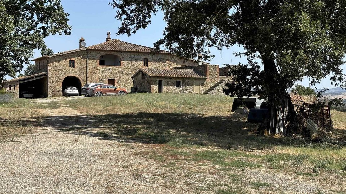 Farm Ranch in Montalcino, Tuscany, Italy 2 - 16725142