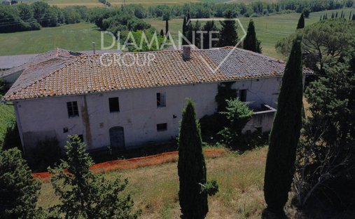 Castle for Sale in Castiglione d'Orcia, Tuscany, Italy