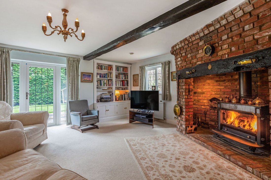 House in Winkfield, England 2 - 16720555