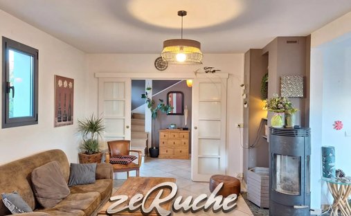 20 Minutes From The Sea : 19th C. Neogothic Style Chateau In Normandy