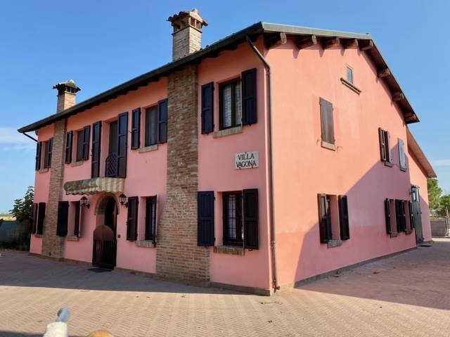 Villa in Mirandola, Emilia-Romagna, Italy 1 - 16724835