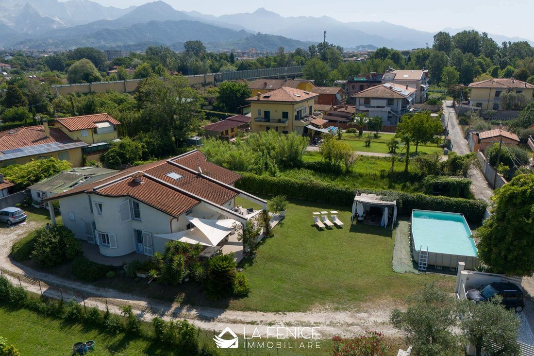 Villa in Avenza, Marina di Carrara, Tuscany 1 - 16723989