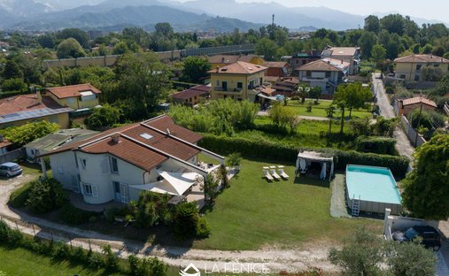 Villa in Avenza, Carrara, Toskana 1