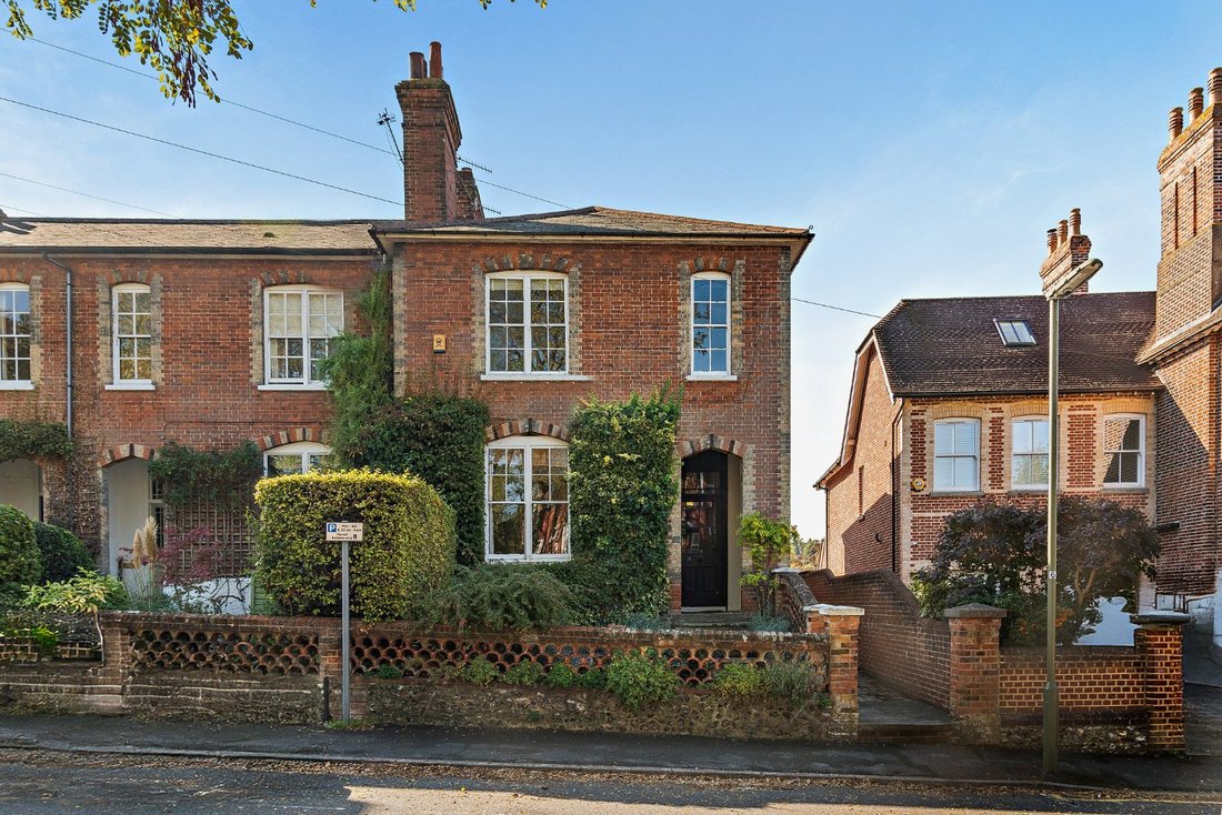 House in Guildford, England 1 - 16720261