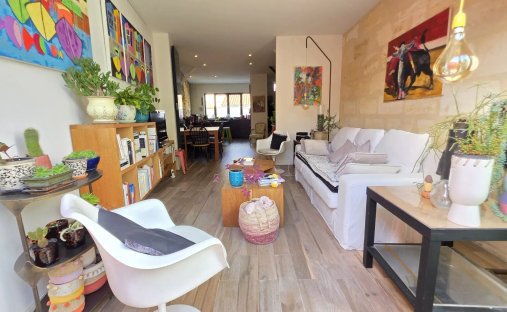 Splendid 19th Century Château, Renovated And Full Of Timeless Charm, Located Just Outside Bordeaux