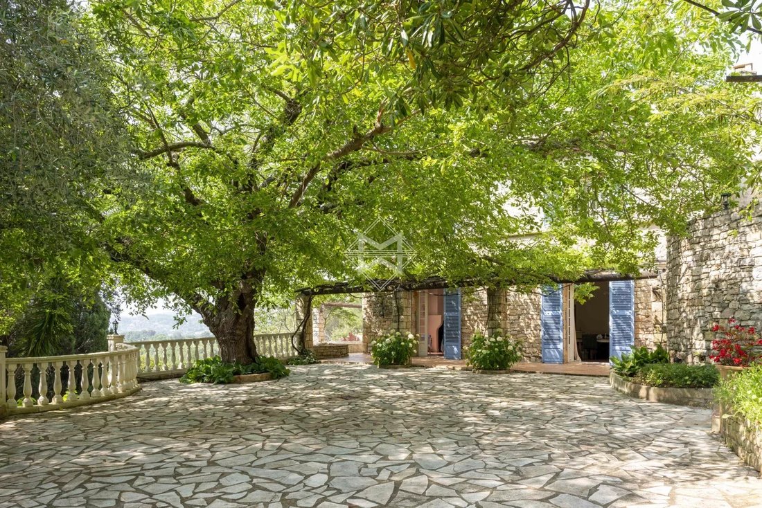 House in Mougins, Provence-Alpes-Côte d'Azur, France 4 - 16725369