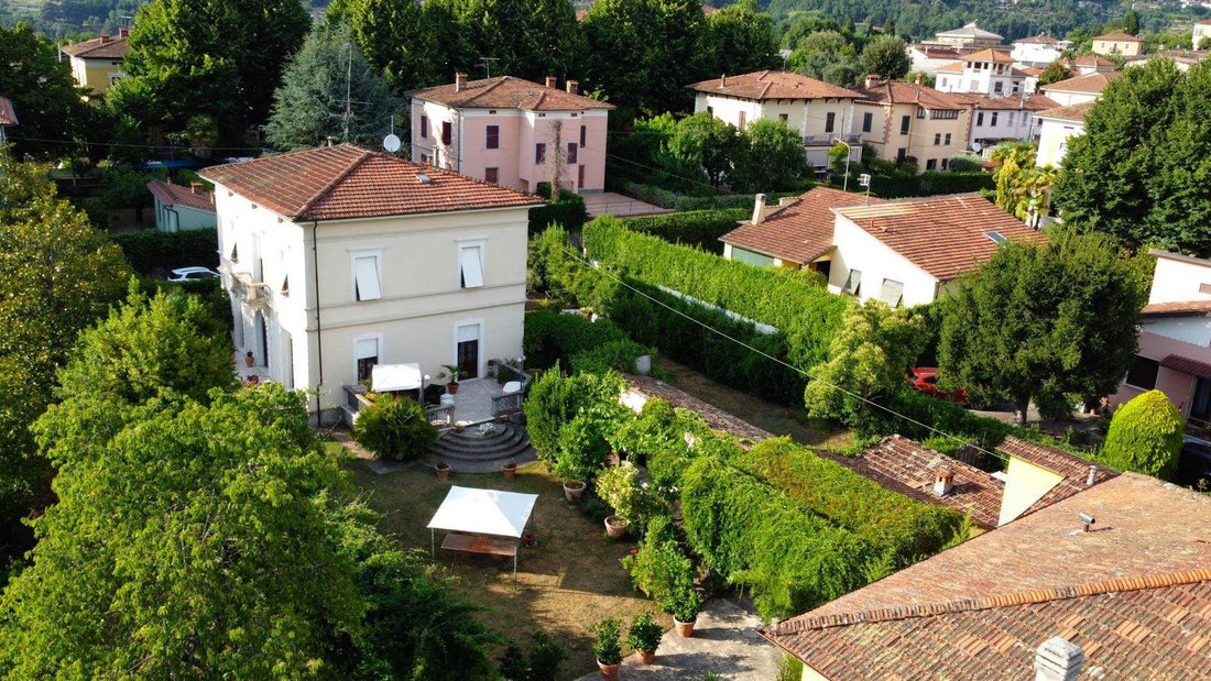 Villa in Barga, Toskana, Italien 1 - 16722519