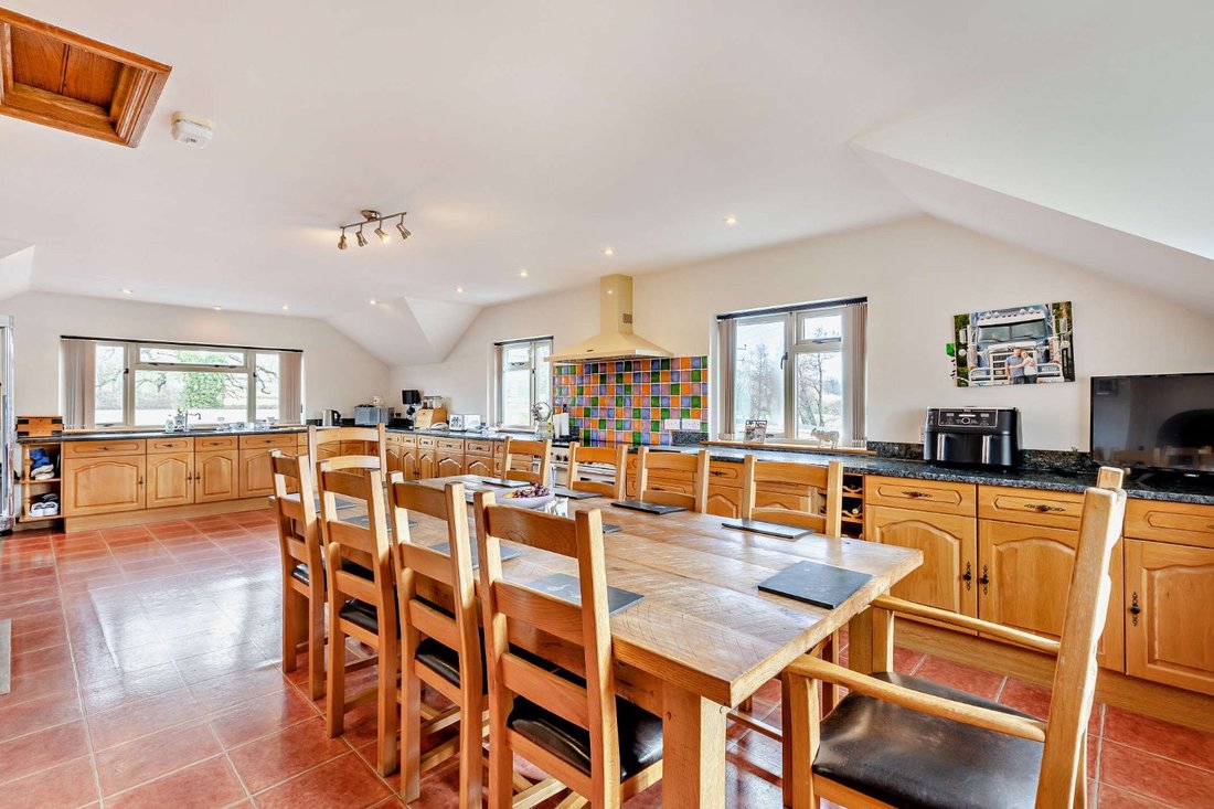 House in Shillingford, Bampton, England 5 - 16720919
