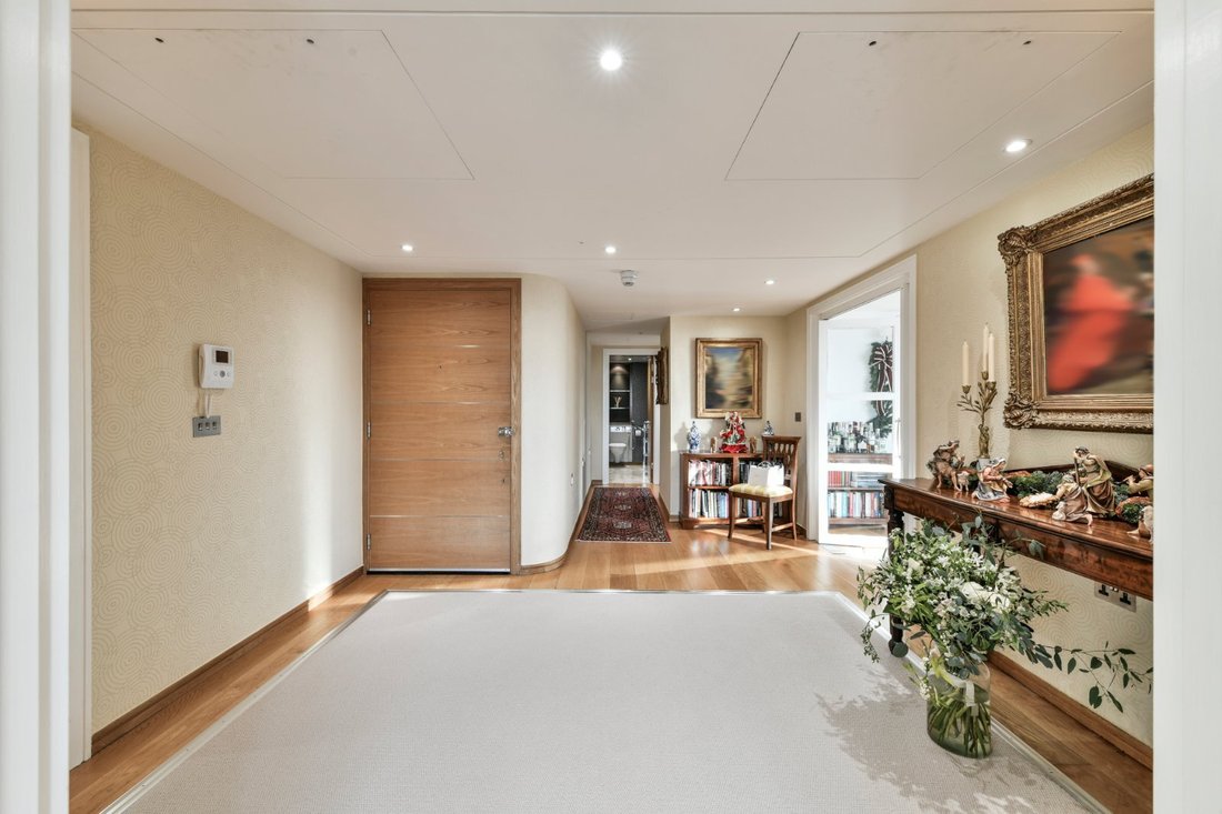 Apartment in Mayfair, Westminster, England 1 - 16720422