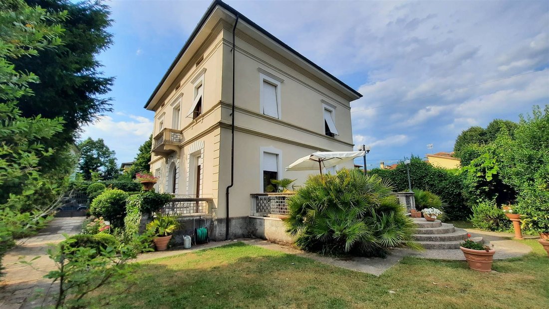 Villa in Barga, Toskana, Italien 3 - 16722519