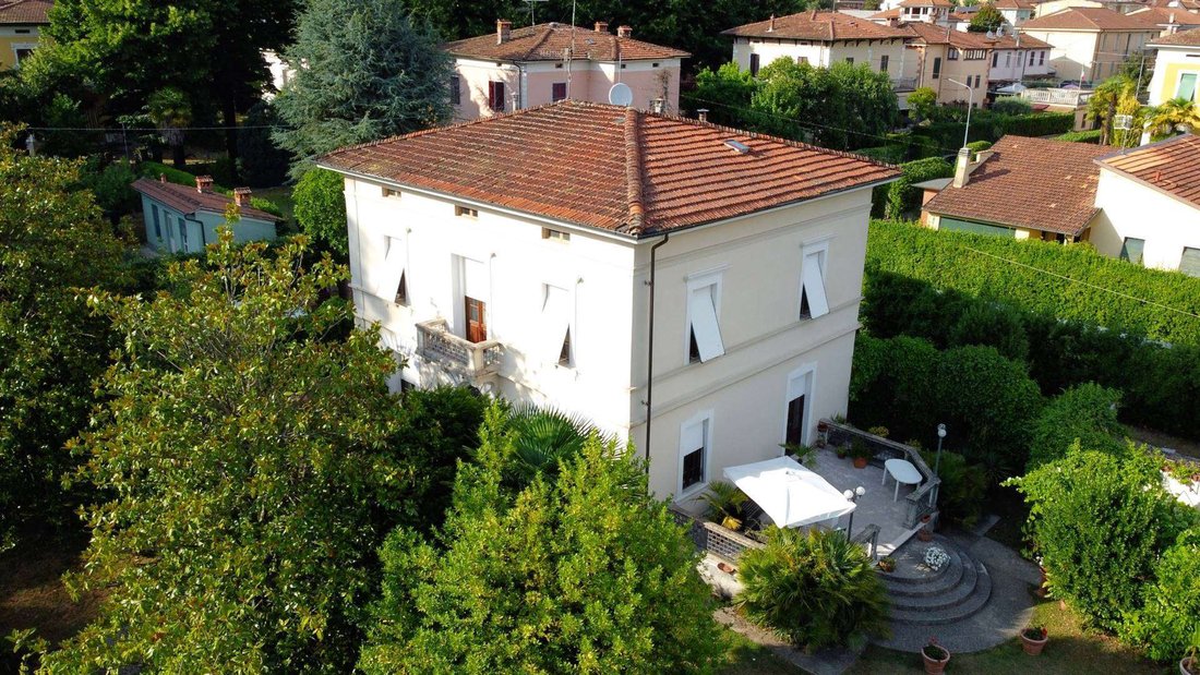 Villa in Barga, Toskana, Italien 2 - 16722519