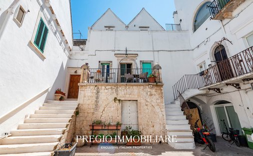 Locorotondo, Apulia, Italy 1