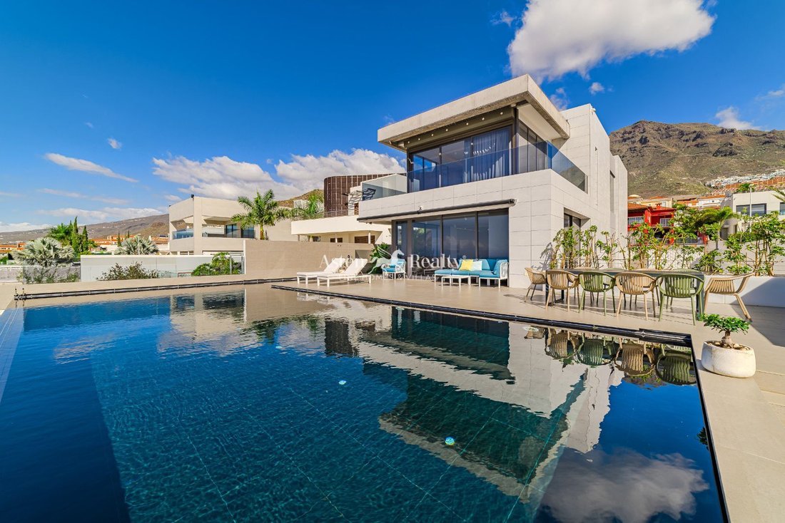 Villa in Costa Adeje, Adeje, Canary Islands 2 - 16725691
