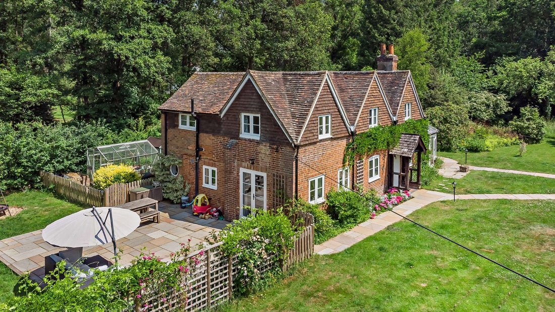 Haus in Whitmoor, Worplesdon, England 1 - 16720476